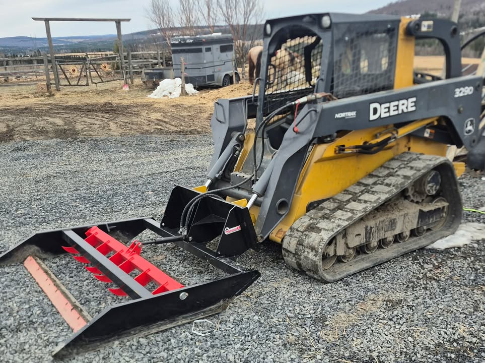 Chargeur John Deere avec niveleuse